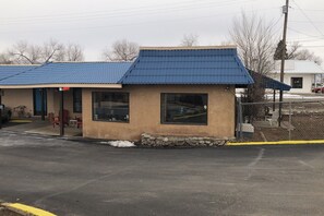 Exterior - Tomahawk Motel (Cortez)