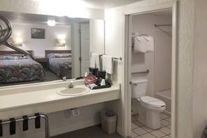 Free toiletries, towels, soap, toilet paper - Tomahawk Motel (Cortez)