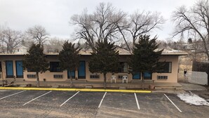 Parking - Tomahawk Motel (Cortez)