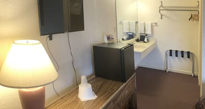 Tomahawk Motel