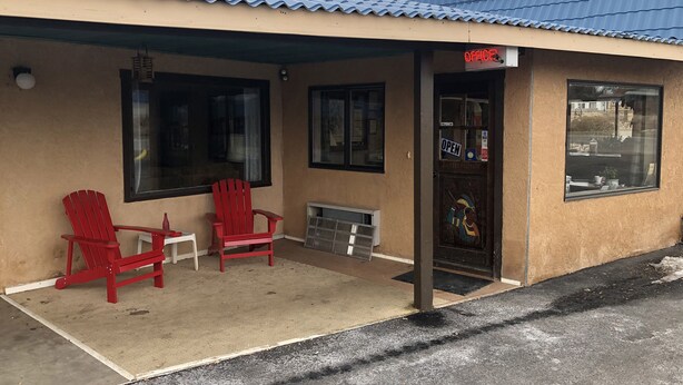 Interior entrance - Tomahawk Motel (Cortez)