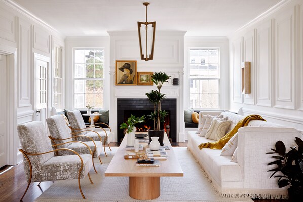 Lobby sitting area - Kennebunkport Captains Collection (Kennebunkport)