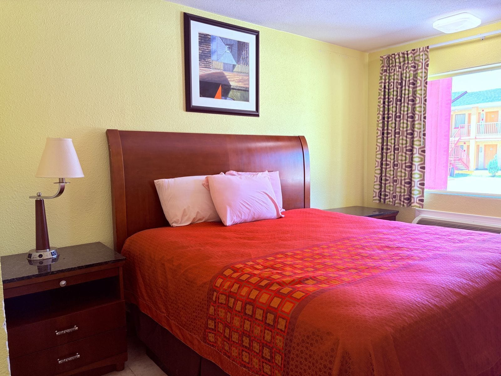 Room, 1 King Bed | Desk, free WiFi, bed sheets