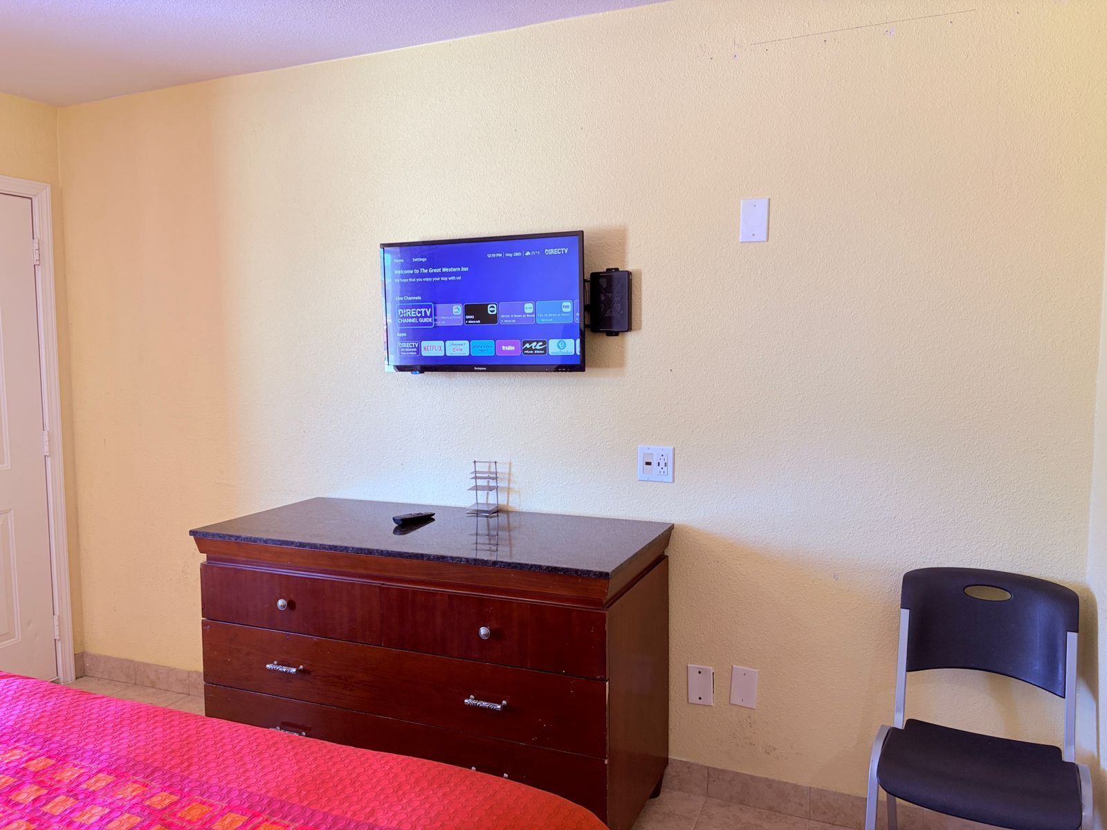 Habitación, 1 cama King size | Escritorio, wifi gratis y ropa de cama 