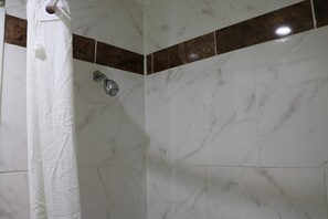 Free toiletries, towels, toilet paper - Great Western Inn (Pasadena)