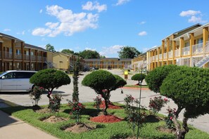 Terrace/patio - Great Western Inn (Pasadena)