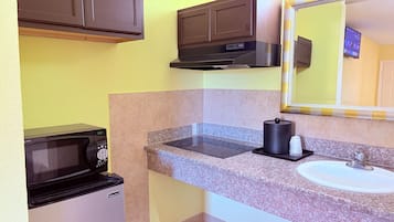 Chambre, 1 trĂšs grand lit (Kitchenette) | Salle de bain