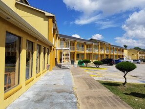 Property entrance - Great Western Inn (Pasadena)