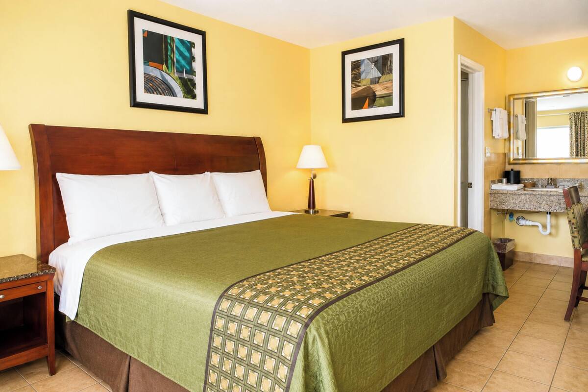 Desk, WiFi (free), bed sheets