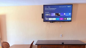 Habitación, 1 cama King size, para no fumadores | Escritorio, wifi gratis y ropa de cama