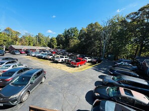 Free self parking - Red Fox Motel (Foxborough)