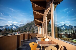 包含每日自助早餐