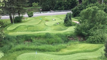 Mini-golf