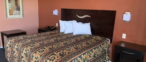 Enkeltrom, 1 kingsize-seng, ikke-røyk | Skrivebord, wi-fi (inkludert) og sengetøy