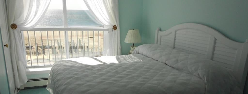 room, 1 queen bed (ocean front view) | free wifi, bed sheets