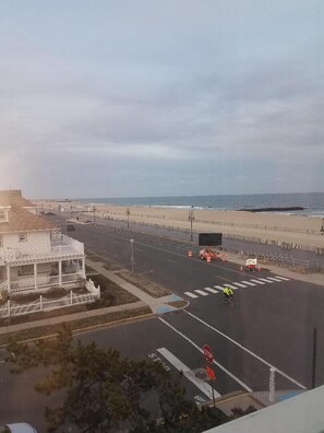 Room, 1 Queen Bed (Coastal View)