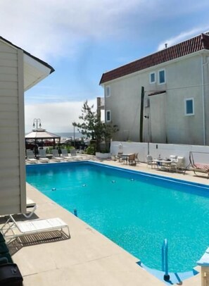 Seasonal outdoor pool