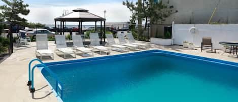 Alberca al aire libre por temporada