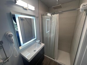 Phòng đơn, không hút thuốc, phòng tắm riêng | Phòng tắm | Máy sấy tóc 