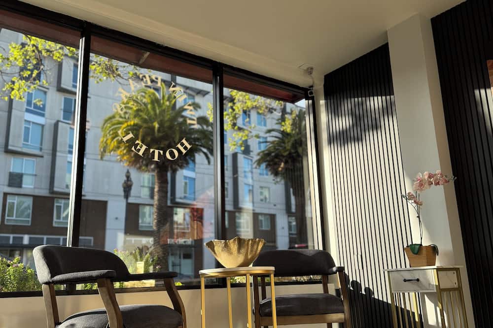 Twin Peaks Hotel