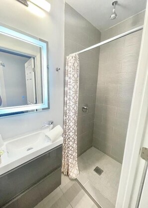 Enkeltrom, ikke-røyk, privat bad | Bad | Hårføner