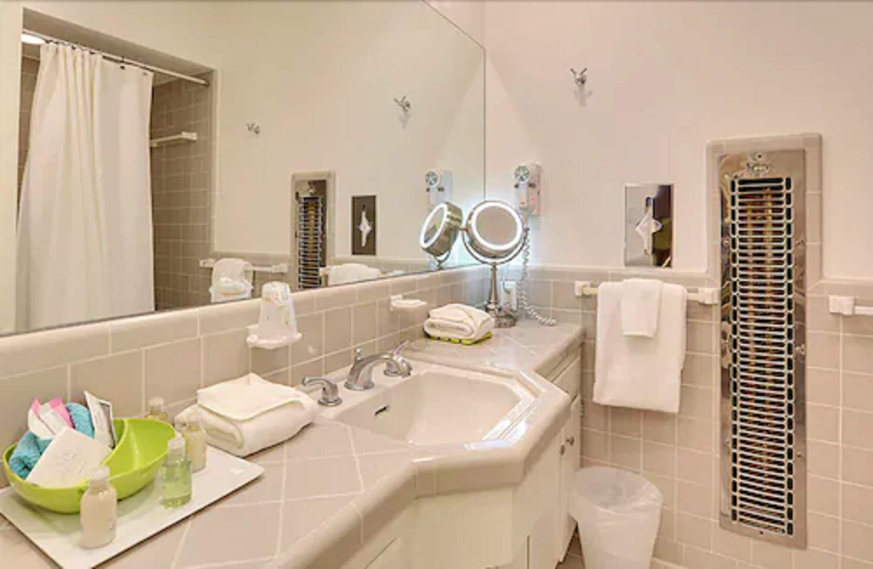 Photo - Desert Riviera Hotel