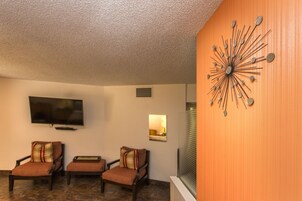 行政客房, 1 张特大床 | 客房内保险箱、熨斗/熨衣板、免费 WiFi、床单