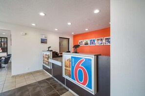Lobby - Motel 6 Odenton, MD - Fort Meade (Odenton)