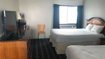 Kamar Standar, 2 Tempat Tidur Double, Bebas Asap Rokok, lemari es | Meja kerja, Wi-Fi gratis, dan seprai linen