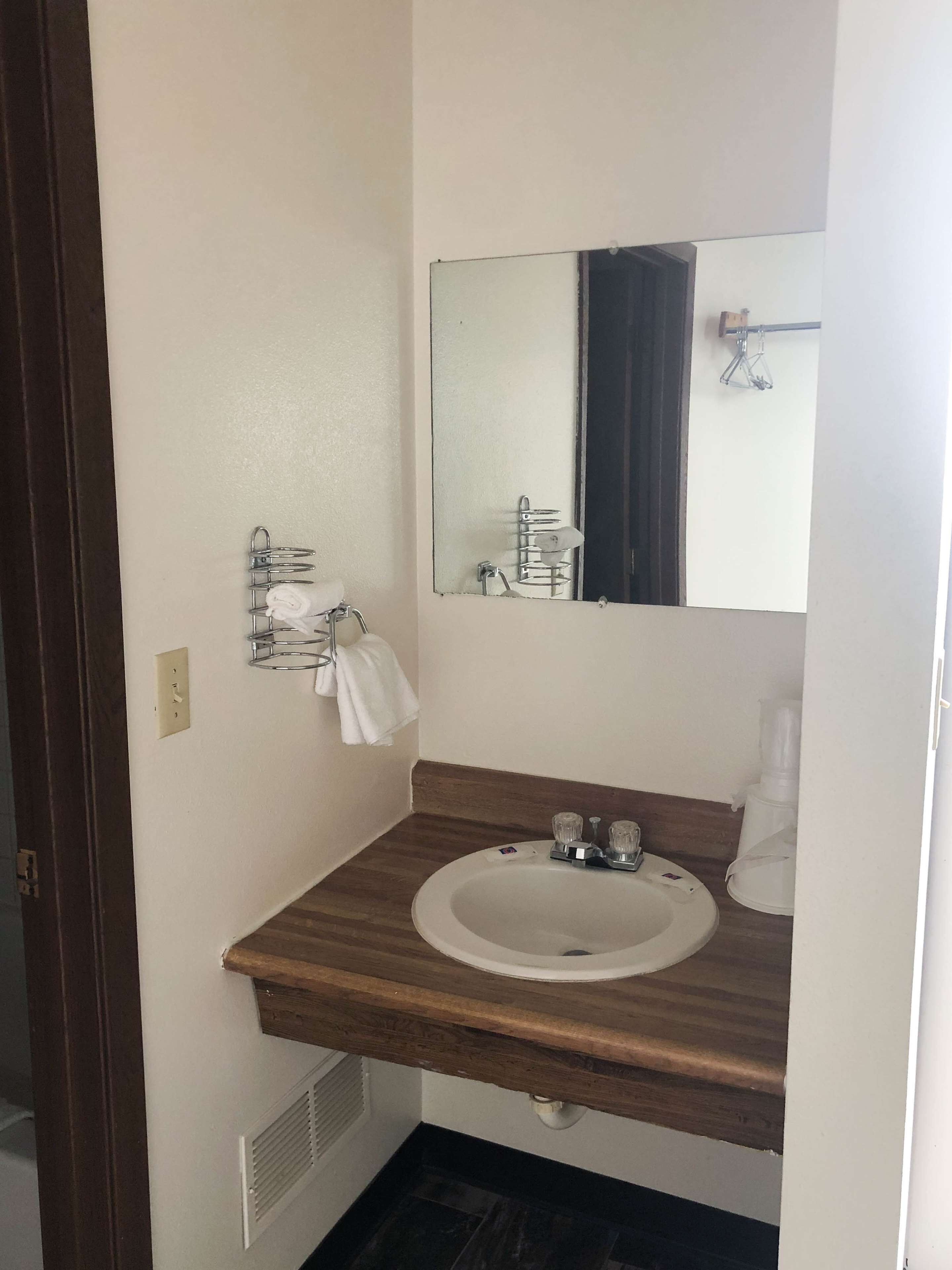 Bathroom sink