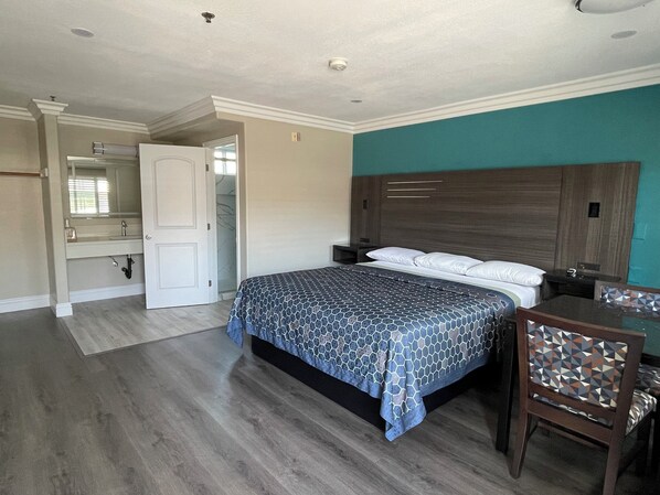 Standard Room, 1 King Bed, Non Smoking