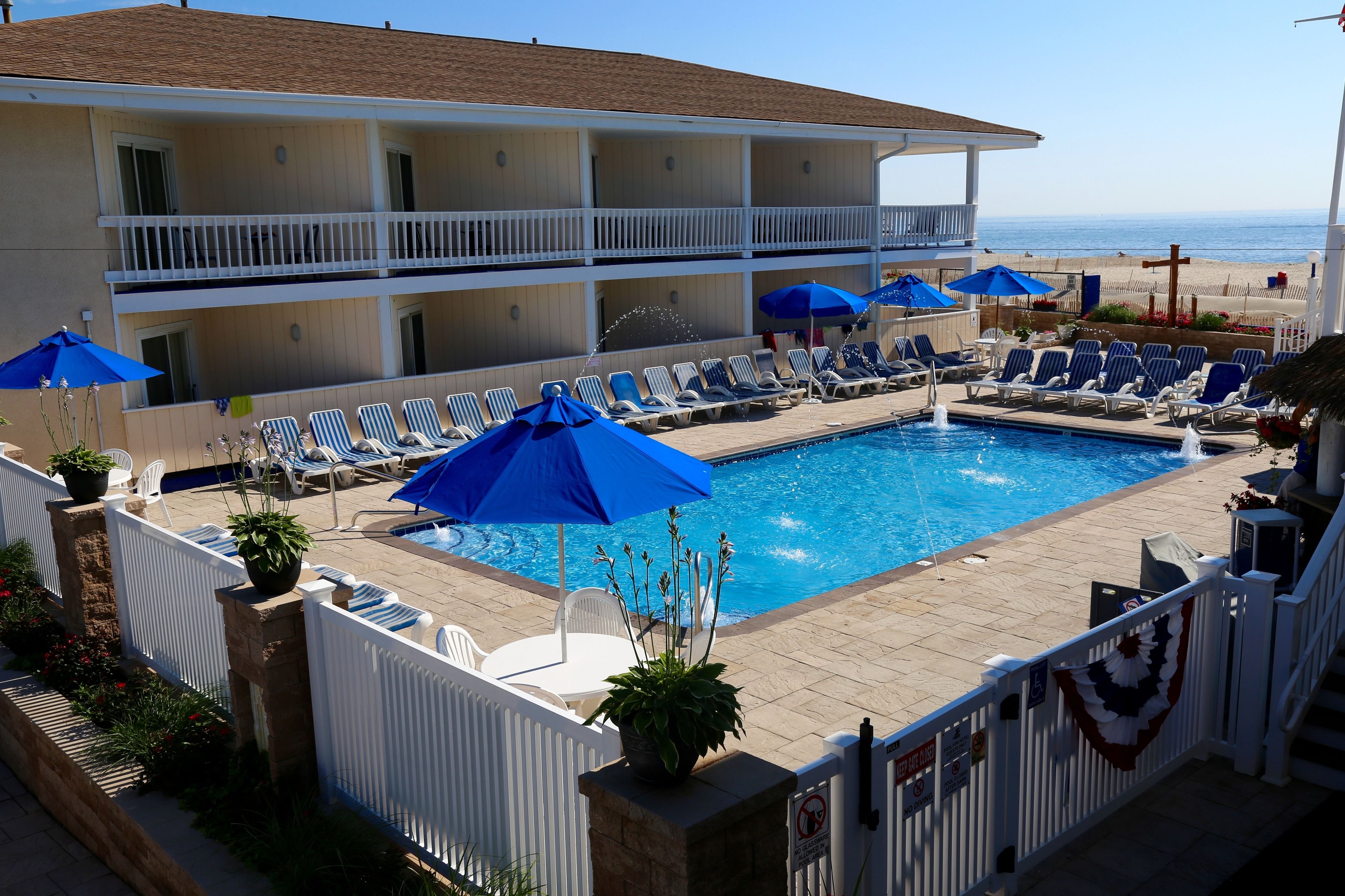 Una piscina techada, 2 piscinas al aire libre