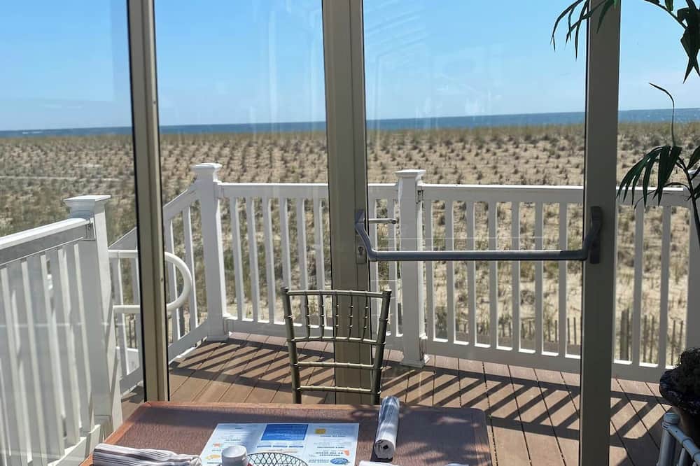 The White Sands Oceanfront Resort & Spa