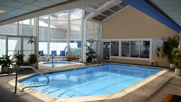 Piscine couverte, 2 piscines extérieures
