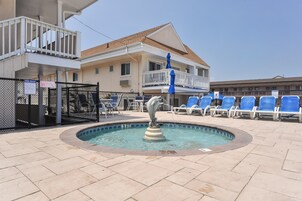 Indoor pool, 2 outdoor pools