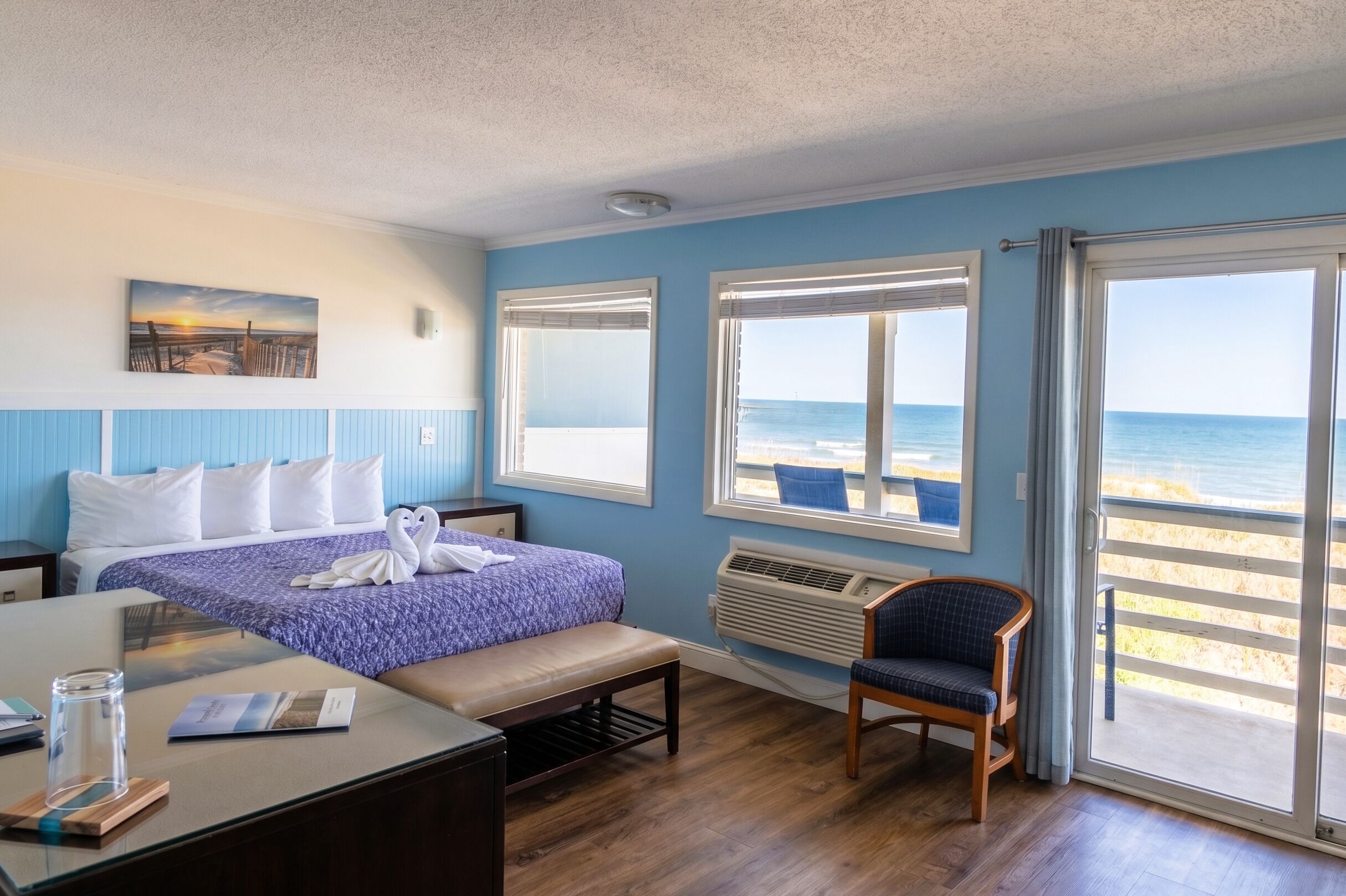 Exclusive Room, 1 King Bed, Hot Tub, Ocean View | Free WiFi, bed sheets
