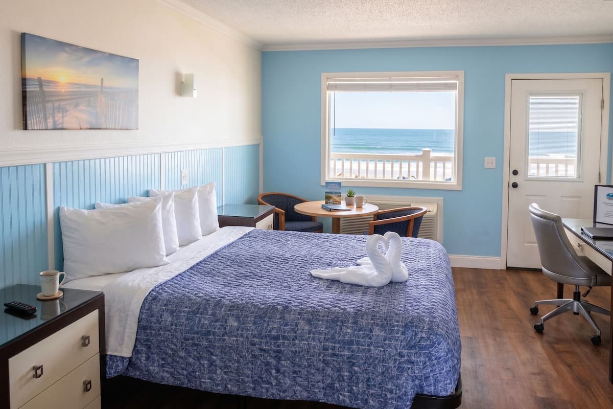 Elite Room, 1 King Bed, Balcony, Oceanfront | Free WiFi, bed sheets