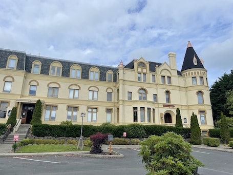 Exterior. Manresa Castle