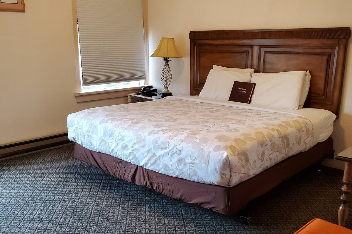 Iron/ironing board (on request), free WiFi, bed sheets
