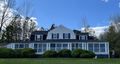 High Tide Inn