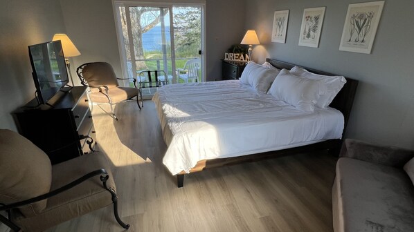 Room 08: Upgraded Semi-Private Cottage