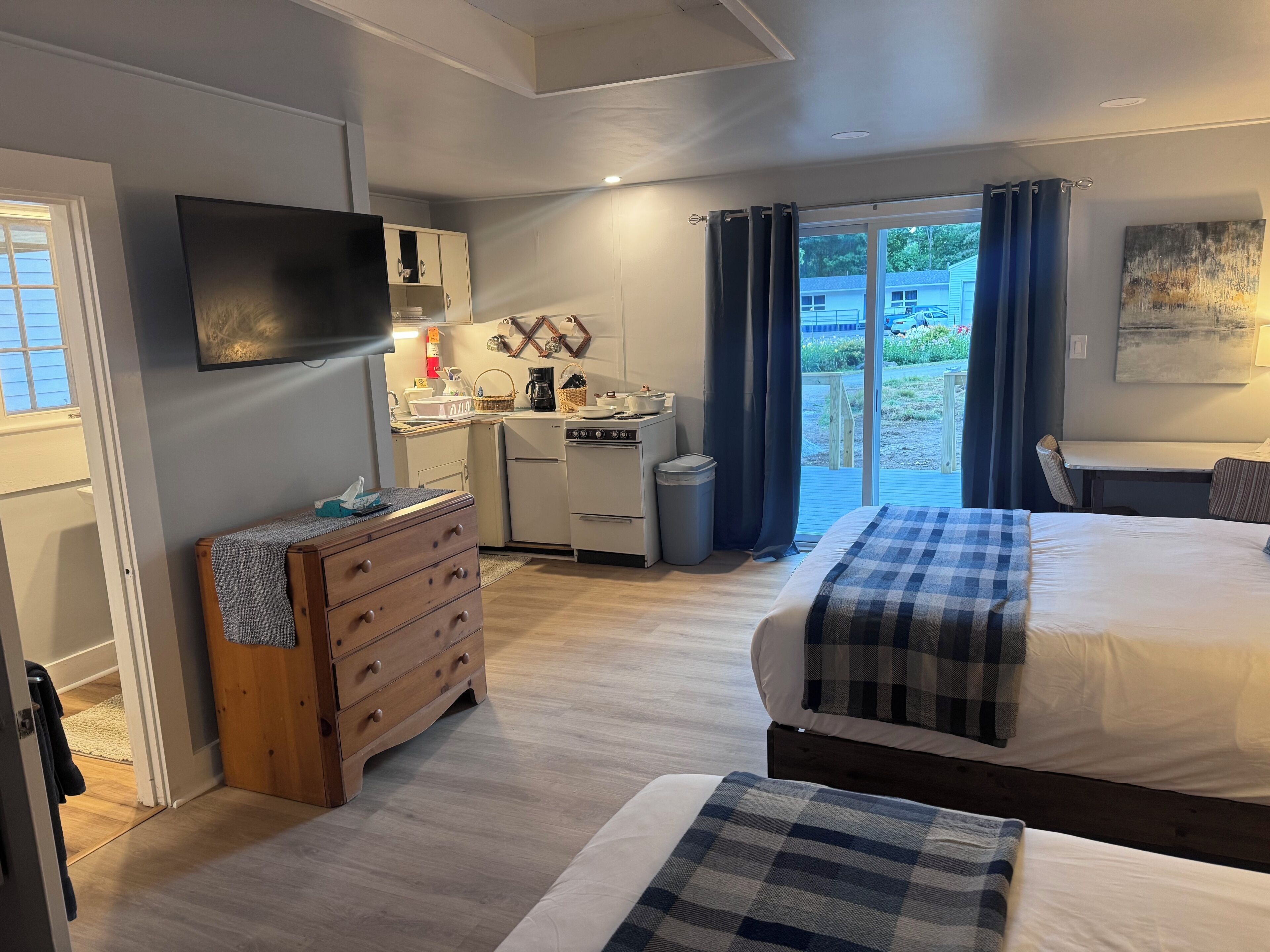 Room 01: Traditional Cottage | Frette Italian sheets, premium bedding, memory foam beds