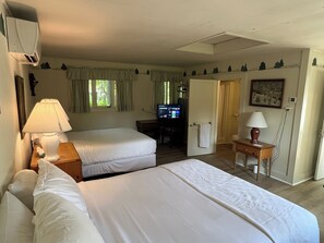 Room 01: Traditional Cottage | 1 bedroom, hypo-allergenic bedding, iron/ironing board, free WiFi