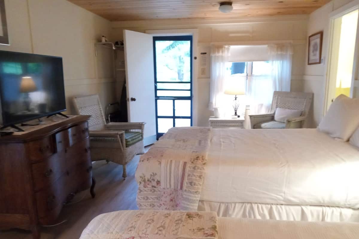 Room 03: Traditional Cottage | 1 bedroom, hypo-allergenic bedding, iron/ironing board, free WiFi
