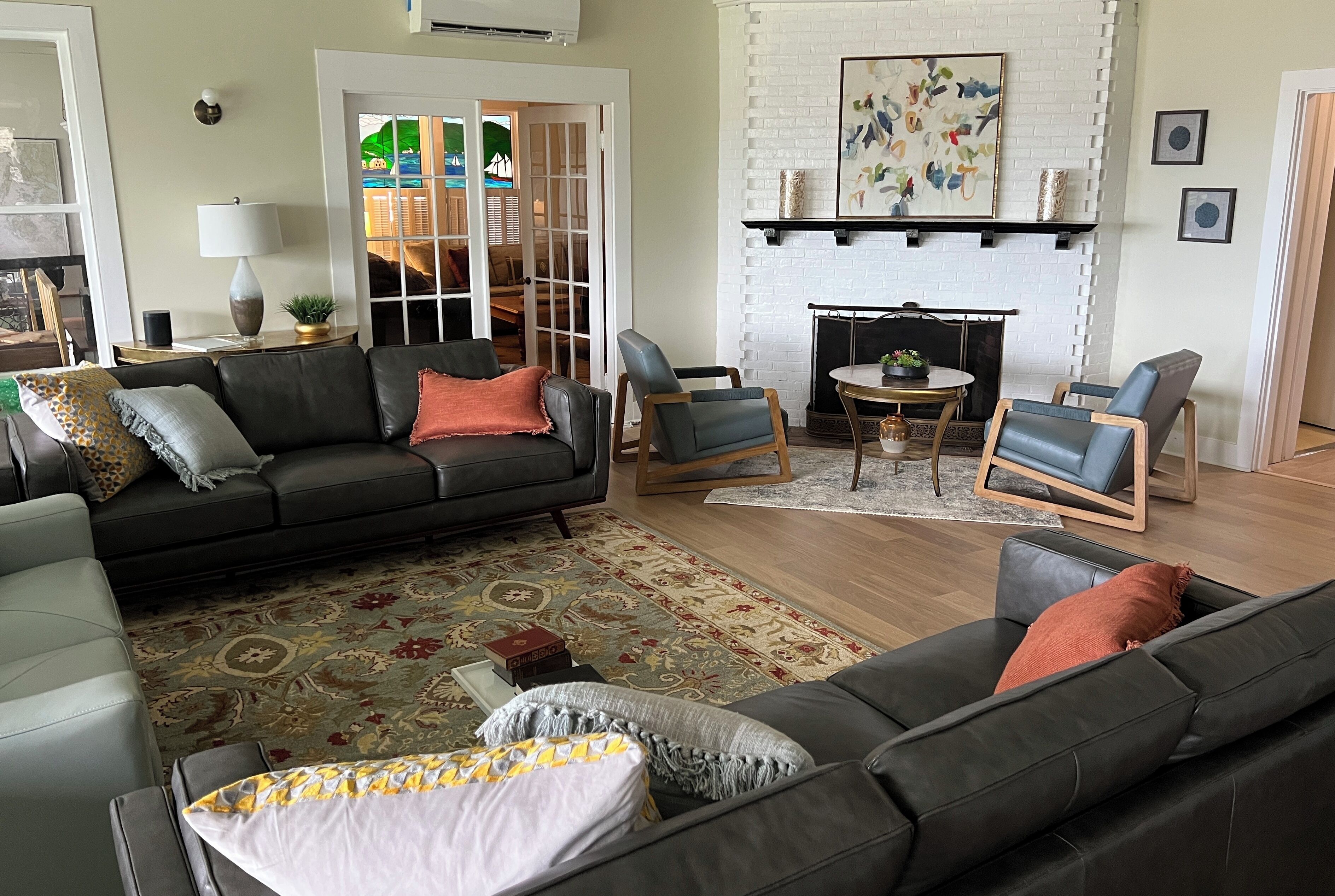 Lobby-lounge