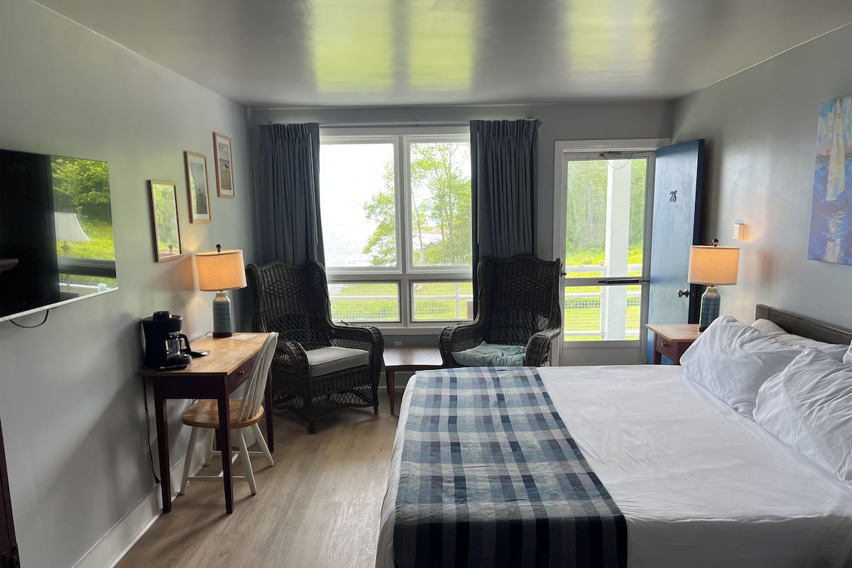 1 bedroom, hypo-allergenic bedding, iron/ironing board, free WiFi