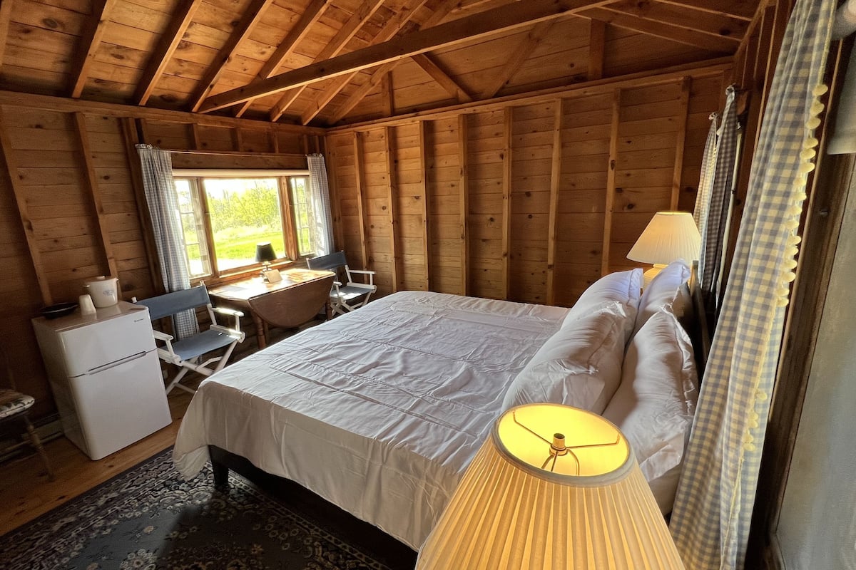 Room 05: Traditional Cottage | 1 bedroom, hypo-allergenic bedding, iron/ironing board, free WiFi