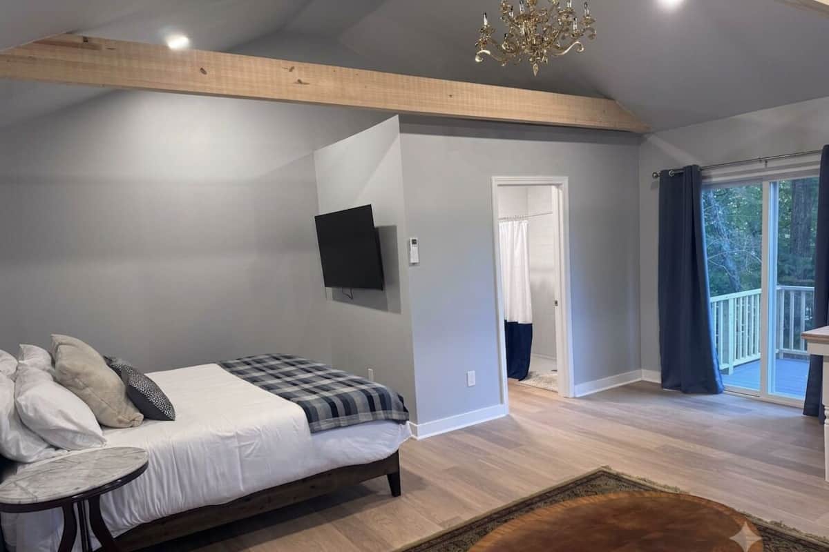 Room 02: Cottage Upstairs w/Deck | Frette Italian sheets, premium bedding, memory foam beds