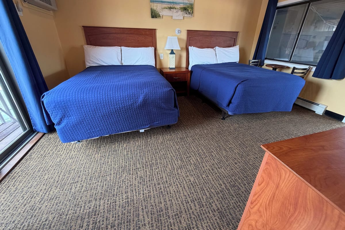 Chambre Standard double, 2 lits doubles | Accès au Wi-Fi (inclus), literie fournie