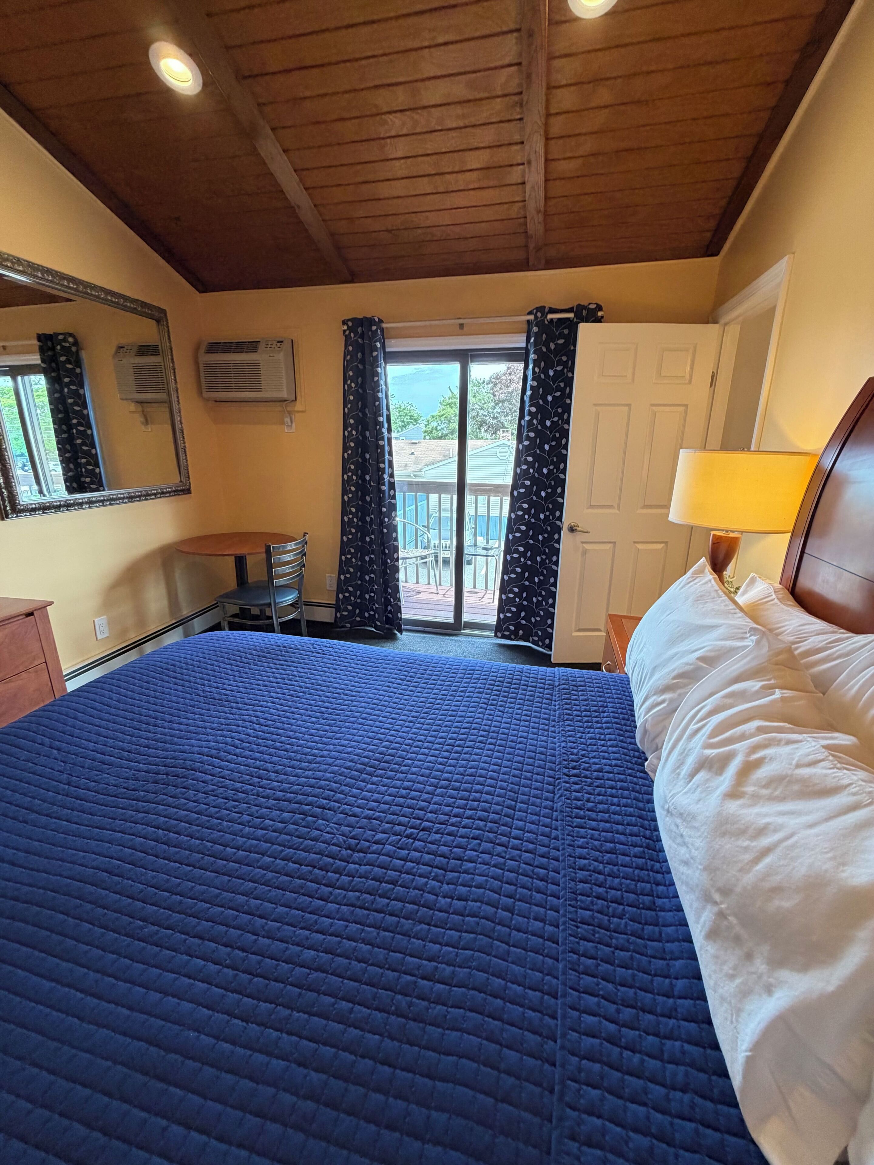 Room, 1 King Bed | WiFi (free), bed sheets